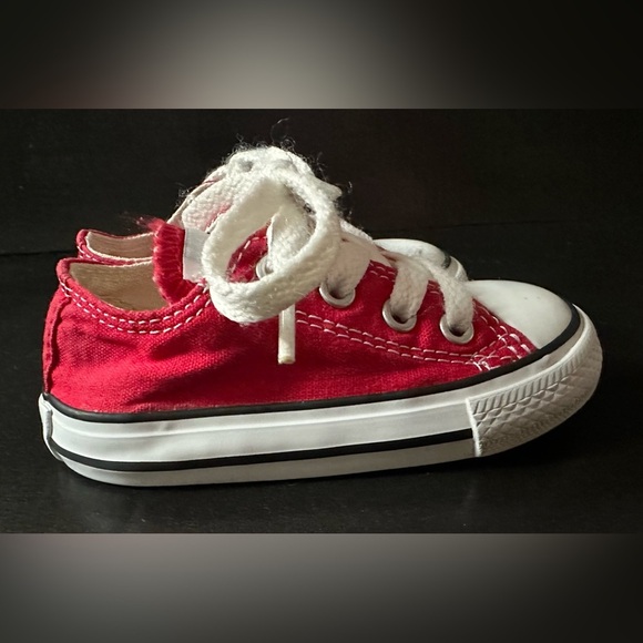 Converse All Star Red & White Size 5.
Kids / Toddler / Baby - Picture 3 of 14